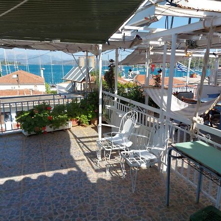 Nikos Rooms And Studios Poros Town ภายนอก รูปภาพ