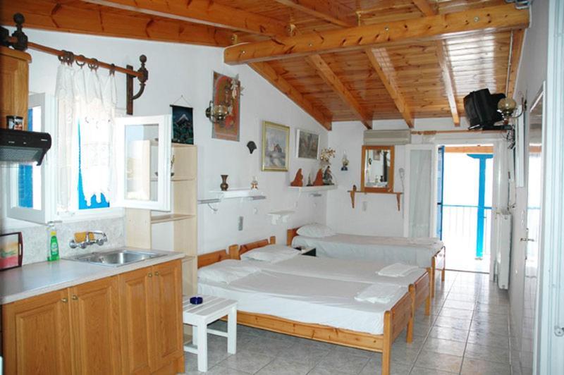 Nikos Rooms And Studios Poros Town ภายนอก รูปภาพ