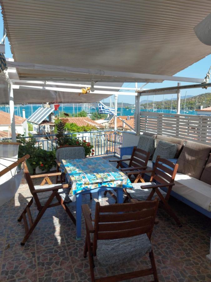 Nikos Rooms And Studios Poros Town ภายนอก รูปภาพ