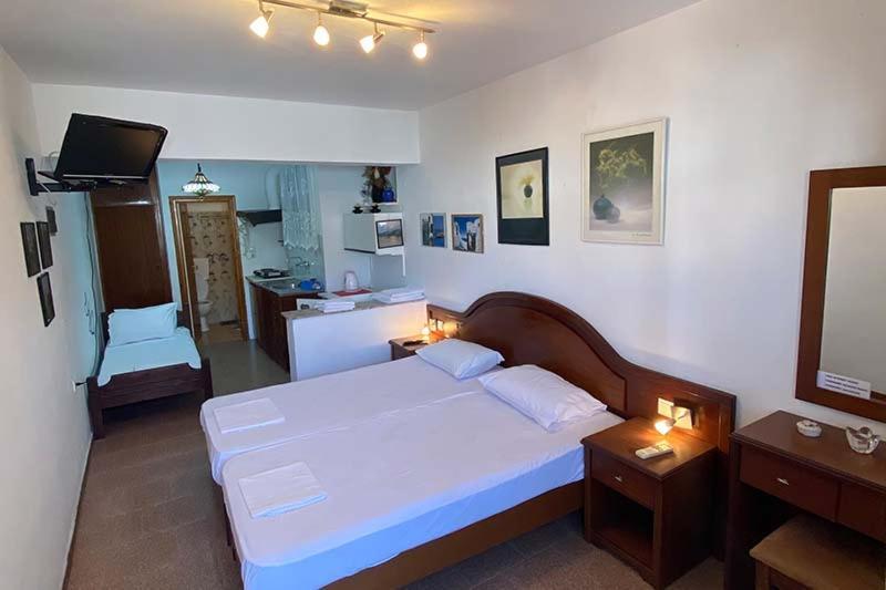 Nikos Rooms And Studios Poros Town ภายนอก รูปภาพ